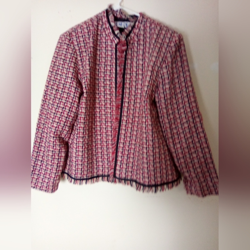 Bea Classics Chic Blazer Size Medium - image 2